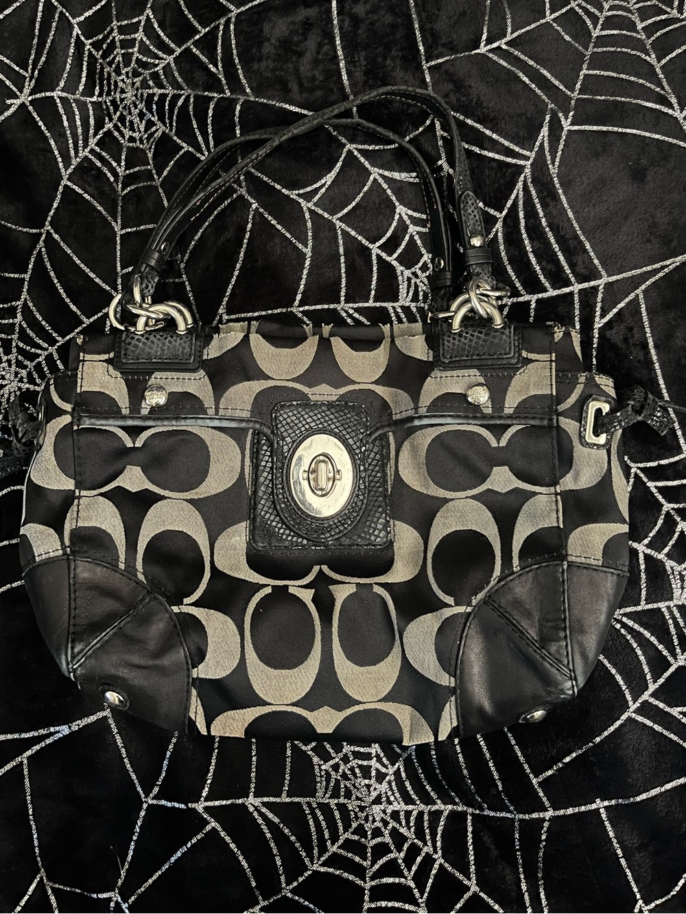 Vintage Coach Black and Gray Shoulder Bag 🖤🩶✨